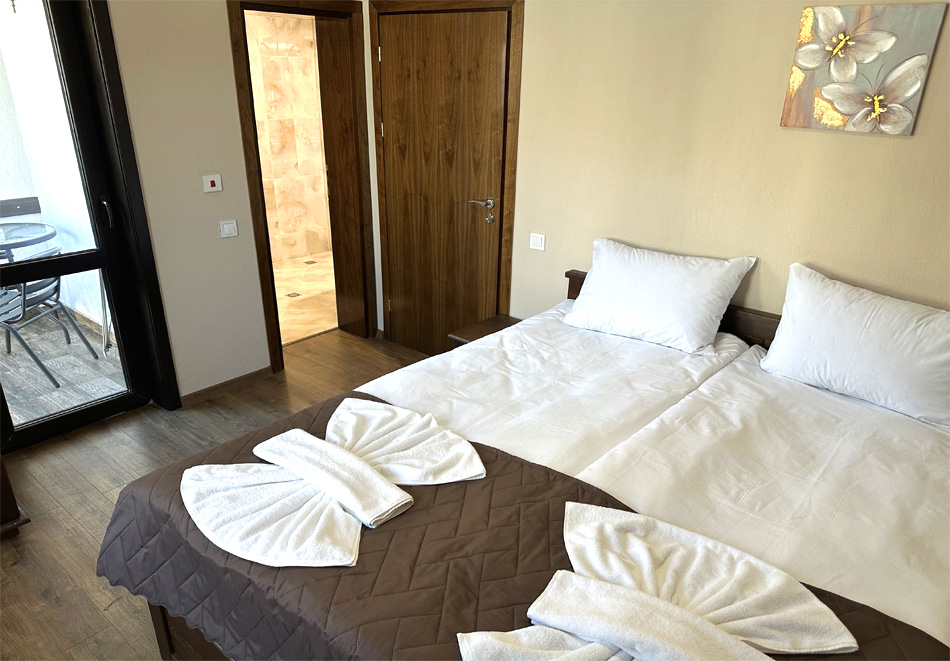 Нощувка на човек и възможност за закуска, обяд и вечеря + вътрешен плувен басейн с детска част и релакс зона от Къщи за гости Девин Ривър, Девин, снимка 10