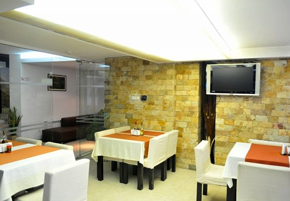 Почивка в Банско: Нощувка на човек със закуска + парна баня и сауна от Семеен хотел Елица, снимка 8