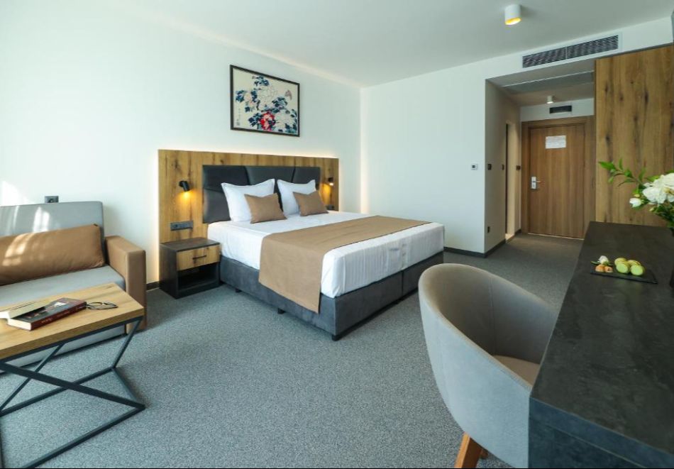 Релакс в Сърница край язовир Доспат: Нощувка на човек със закуска + басейн и релакс зона в в новооткрития Семеен хотел Лавалие, снимка 10