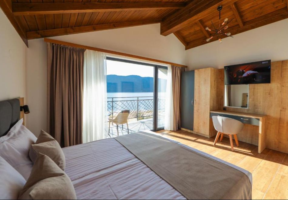 Релакс в Сърница край язовир Доспат: Нощувка на човек със закуска + басейн и релакс зона в в новооткрития Семеен хотел Лавалие, снимка 12