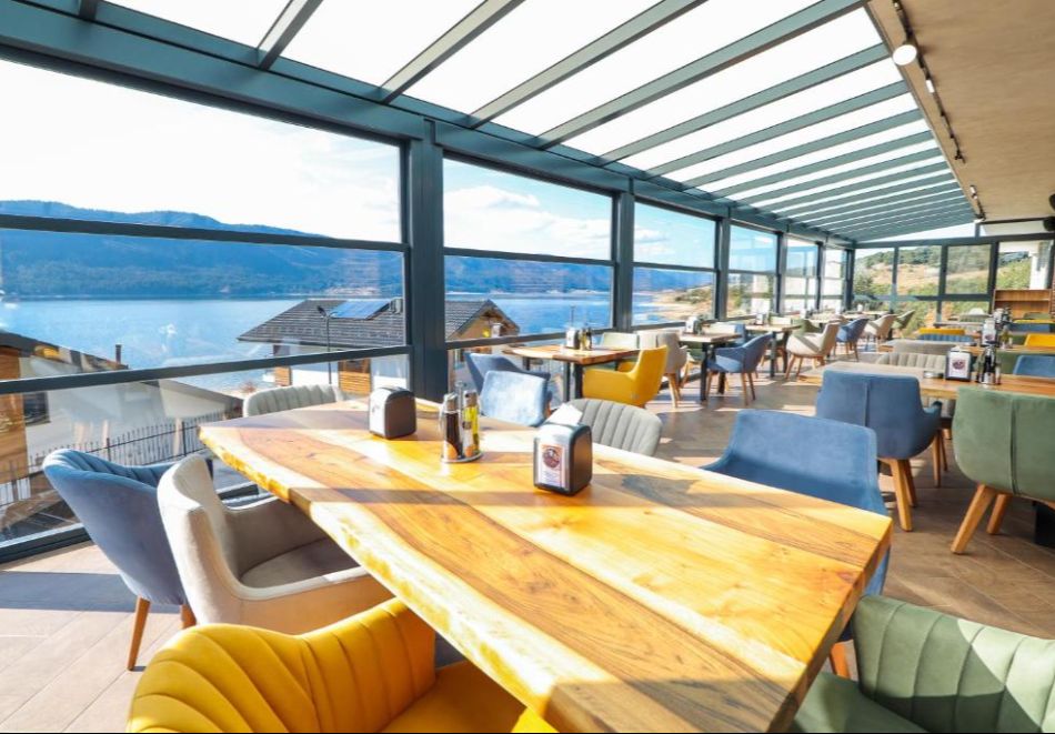 Релакс в Сърница край язовир Доспат: Нощувка на човек със закуска + басейн и релакс зона в в новооткрития Семеен хотел Лавалие, снимка 15