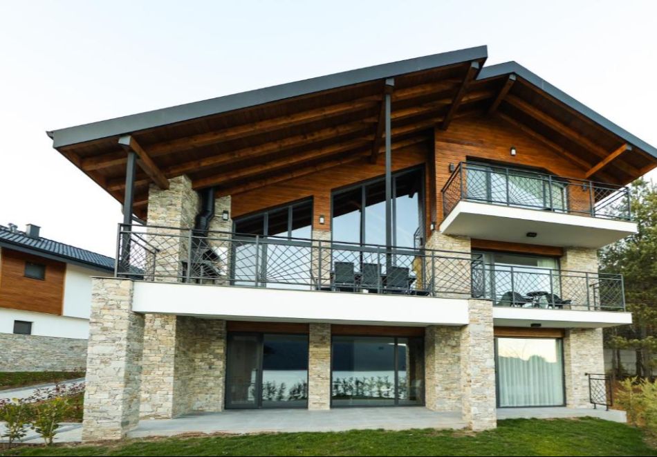 Релакс в Сърница край язовир Доспат: Нощувка на човек със закуска + басейн и релакс зона в в новооткрития Семеен хотел Лавалие, снимка 5