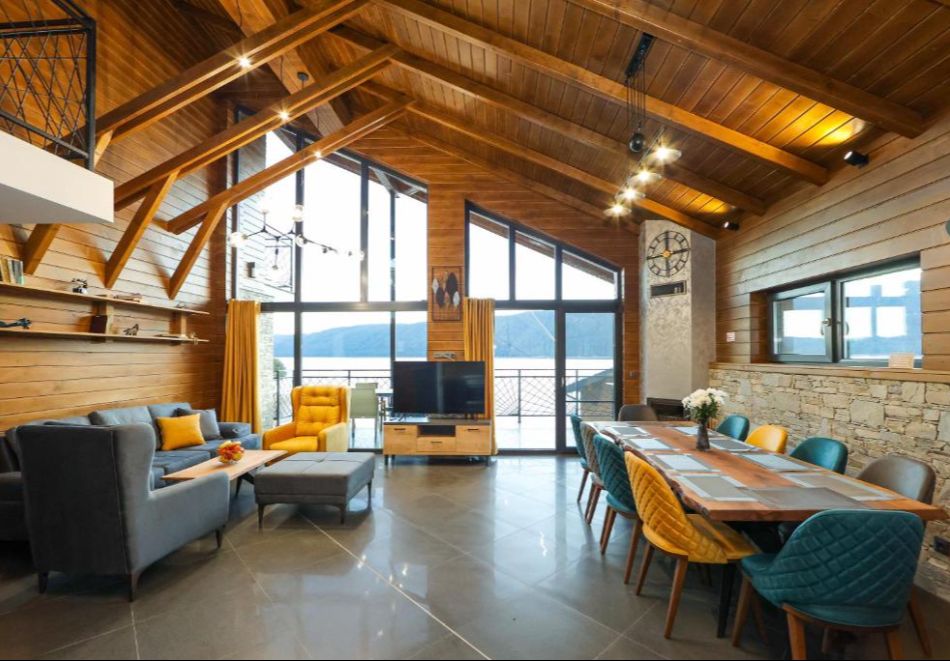 Релакс в Сърница край язовир Доспат: Нощувка на човек със закуска + басейн и релакс зона в в новооткрития Семеен хотел Лавалие, снимка 14