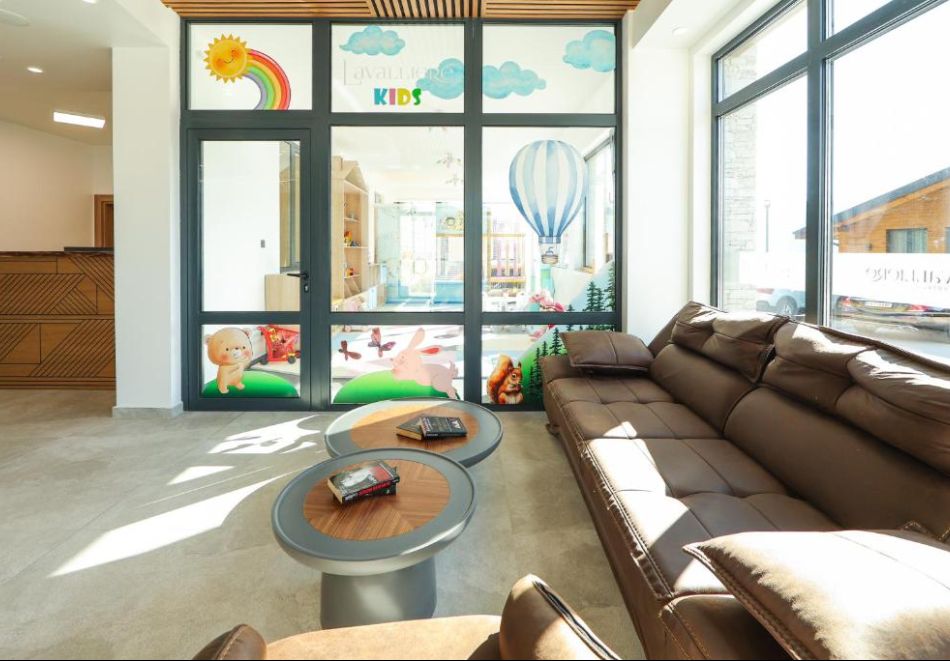 Релакс в Сърница край язовир Доспат: Нощувка на човек със закуска + басейн и релакс зона в в новооткрития Семеен хотел Лавалие, снимка 19