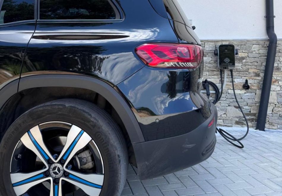 Релакс в Сърница край язовир Доспат: Нощувка на човек със закуска + басейн и релакс зона в в новооткрития Семеен хотел Лавалие, снимка 23