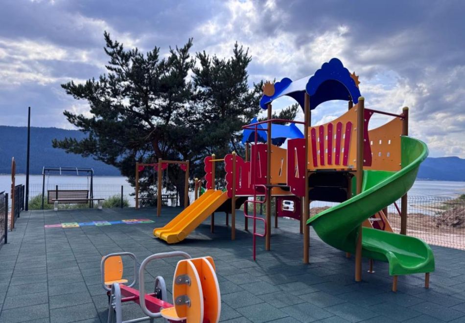 Релакс в Сърница край язовир Доспат: Нощувка на човек със закуска + басейн и релакс зона в в новооткрития Семеен хотел Лавалие, снимка 17