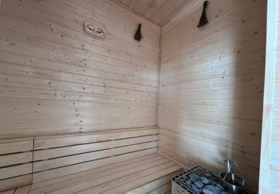 Релакс в Сърница край язовир Доспат: Нощувка на човек със закуска + басейн и релакс зона в в новооткрития Семеен хотел Лавалие, снимка 8