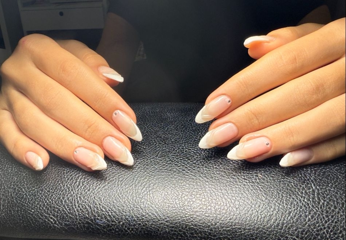 Маникюр с гел лак + сваляне на старо покритие от Студио за маникюр Ди Вижън, София, снимка 8