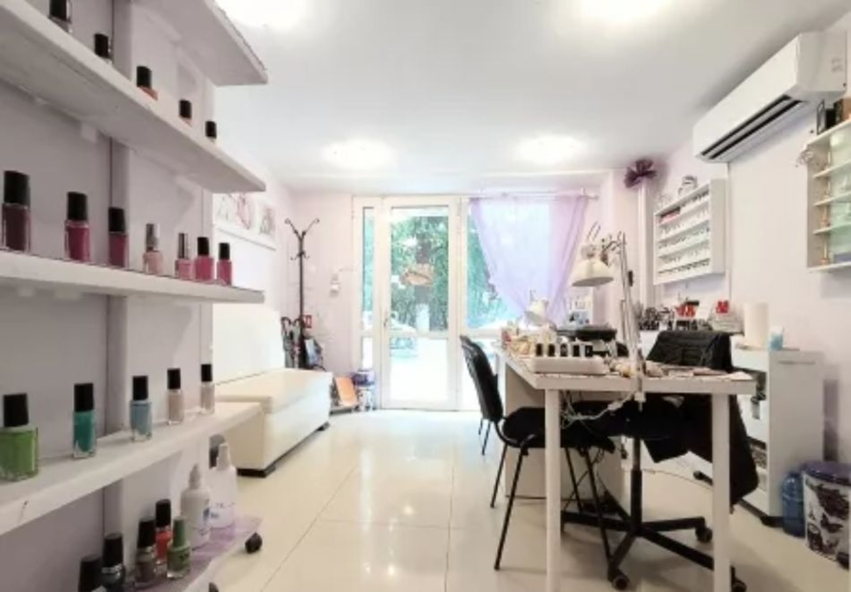 Маникюр с гел лак + сваляне на старо покритие от Студио за маникюр Ди Вижън, София, снимка 4