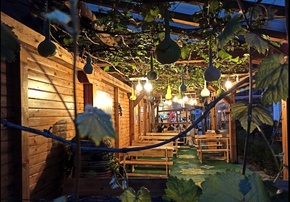 Почивка в Добринище: Нощувка на човек със закуска и вечеря от Къща за гости Стойчеви, снимка 4