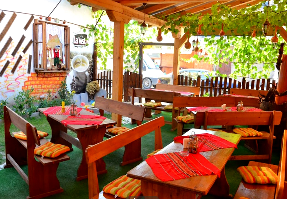 Почивка в Добринище: Нощувка на човек със закуска и вечеря от Къща за гости Стойчеви, снимка 5