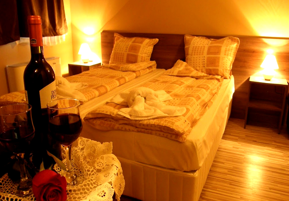 Почивка в Добринище: Нощувка на човек със закуска и вечеря от Къща за гости Стойчеви, снимка 10