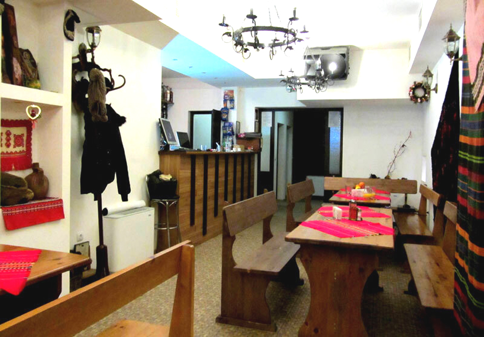 Почивка в Добринище: Нощувка на човек със закуска и вечеря от Къща за гости Стойчеви, снимка 6