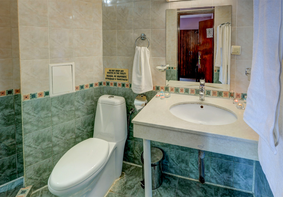 Почивка във Варна: Нощувка на човек в хотел Еллинис, снимка 9