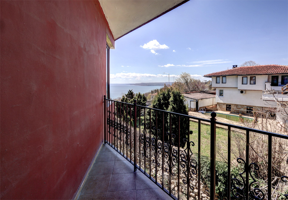 Почивка във Варна: Нощувка на човек в хотел Еллинис, снимка 11