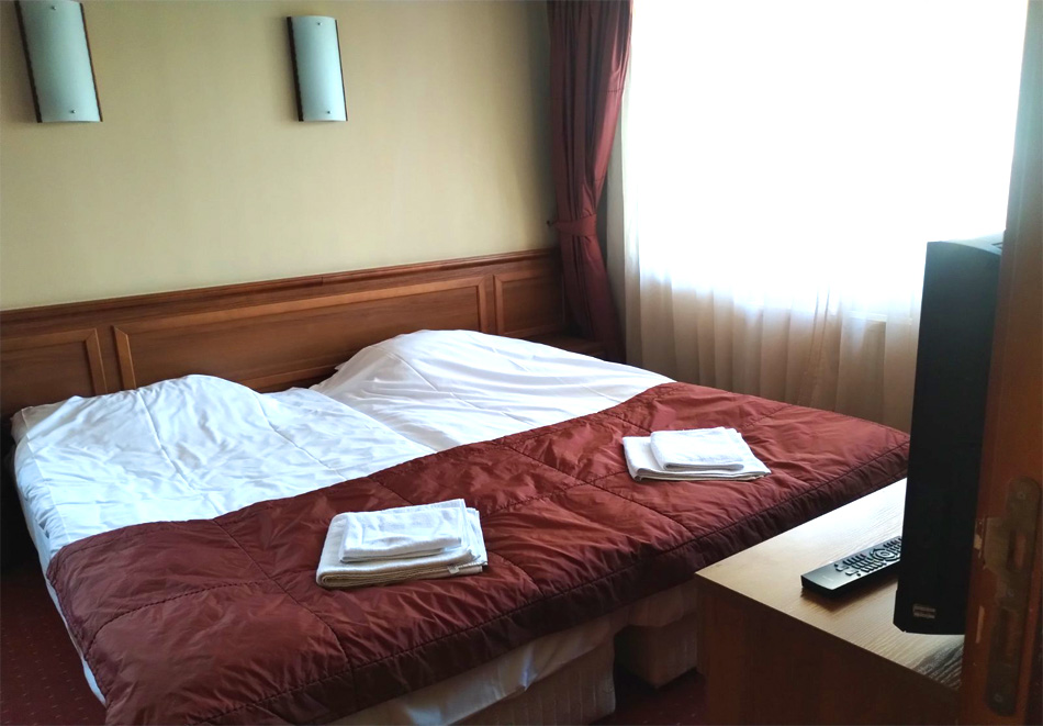 Почивка в Банско: Нощувка на човек със закуска от хотел София, снимка 8