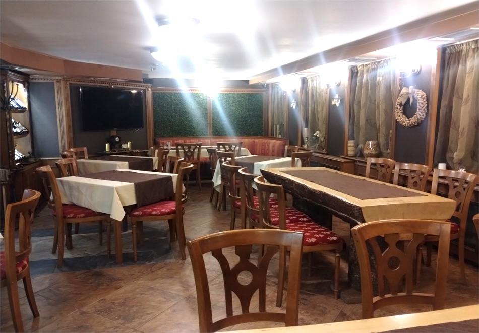 Почивка в Банско: Нощувка на човек със закуска от хотел София, снимка 15