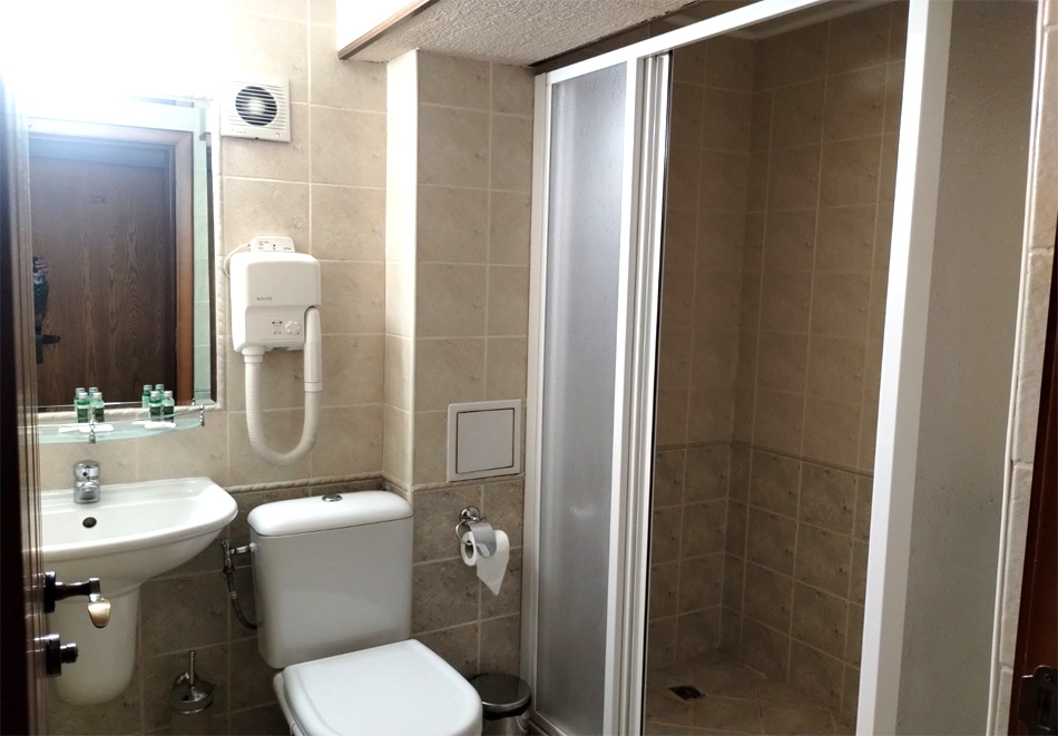 Почивка в Банско: Нощувка на човек със закуска от хотел София, снимка 9