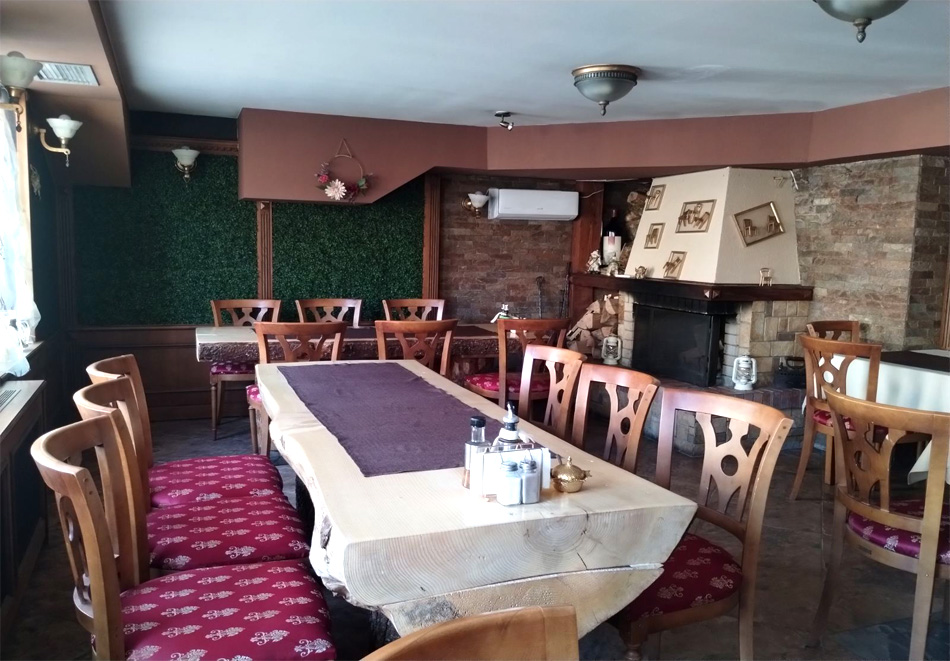 Почивка в Банско: Нощувка на човек със закуска от хотел София, снимка 11