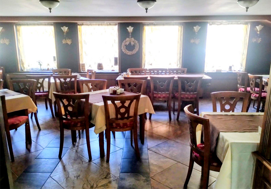 Почивка в Банско: Нощувка на човек със закуска от хотел София, снимка 13