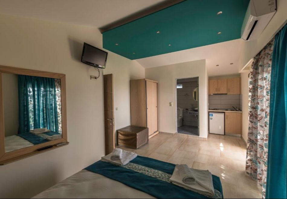 Нощувка на човек на 100м. от плажа в Rania Studios, о. Тасос, Гърция!, снимка 16