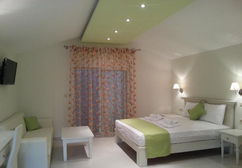 Нощувка на човек на 100м. от плажа в Rania Studios, о. Тасос, Гърция!, снимка 18