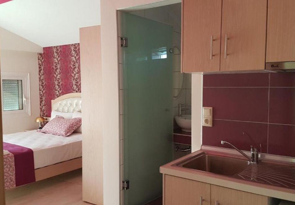 Нощувка на човек на 100м. от плажа в Rania Studios, о. Тасос, Гърция!, снимка 14