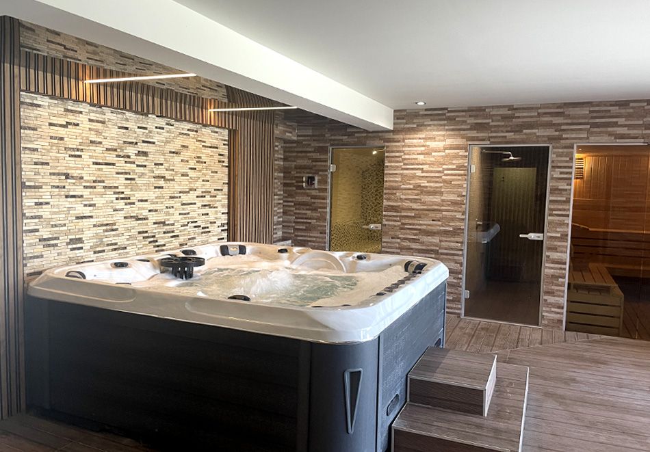 Нощувка на човек със закуска или закуска и вечеря + топъл вътрешен басейн и релакс зона от хотел Магнифик, Кранево, снимка 16