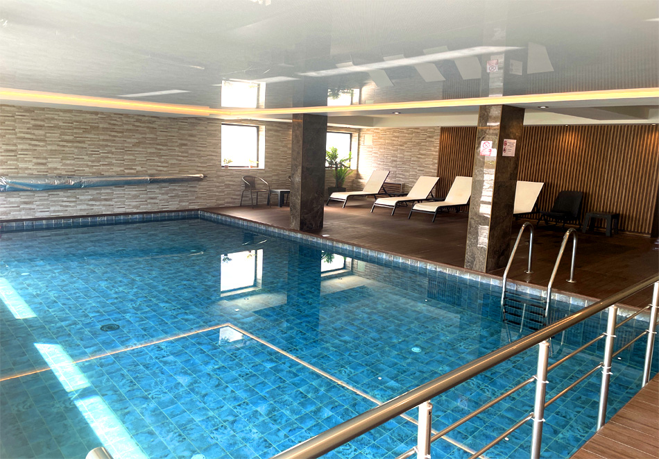 Нощувка на човек със закуска или закуска и вечеря + топъл вътрешен басейн и релакс зона от хотел Магнифик, Кранево, снимка 14