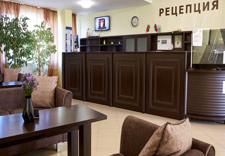 Уикенд в Балнео хотел Божур, с. Минерални Бани! 2 нощувки на човек със закуски, обеди и вечери + вътрешен минерален басейн, парна баня и сауна, снимка 3