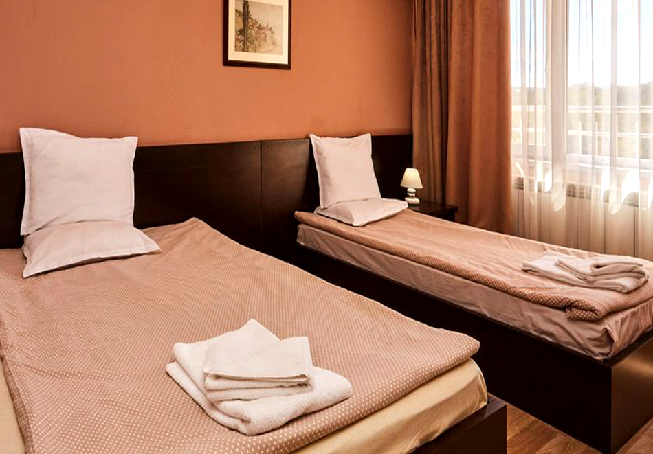 Уикенд в Балнео хотел Божур, с. Минерални Бани! 2 нощувки на човек със закуски, обеди и вечери + вътрешен минерален басейн, парна баня и сауна, снимка 6