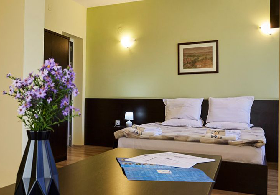 Уикенд в Балнео хотел Божур, с. Минерални Бани! 2 нощувки на човек със закуски, обеди и вечери + вътрешен минерален басейн, парна баня и сауна, снимка 8