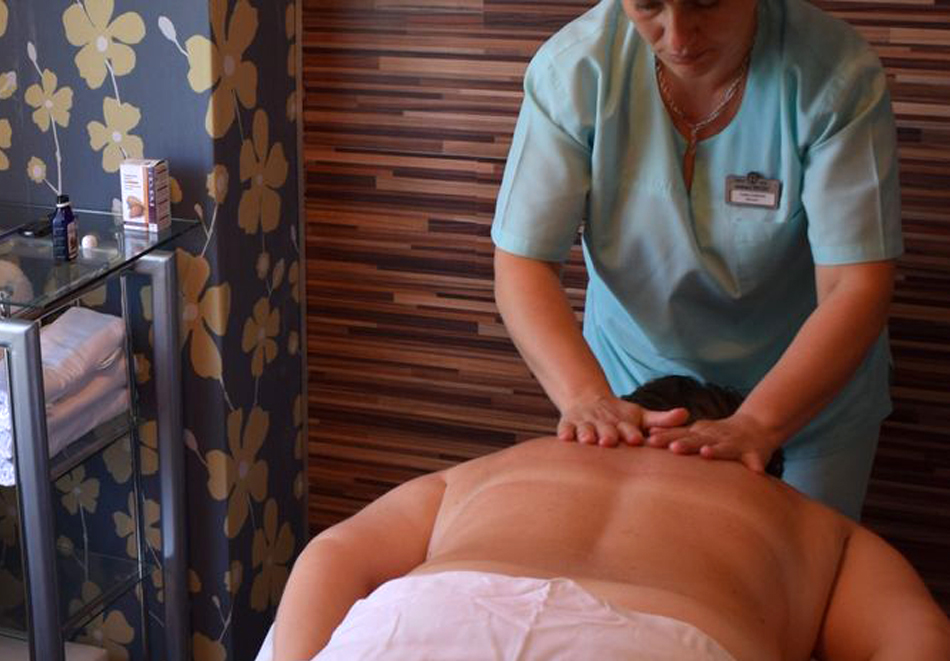 Почивка в Балнеохотел Роза, Стрелча!  5 или 10 нощувки на човек със закуски, обеди и вечери + 2 вътрешни минерални басейна + медицински преглед и 2 или 3 процедури на ден, снимка 13