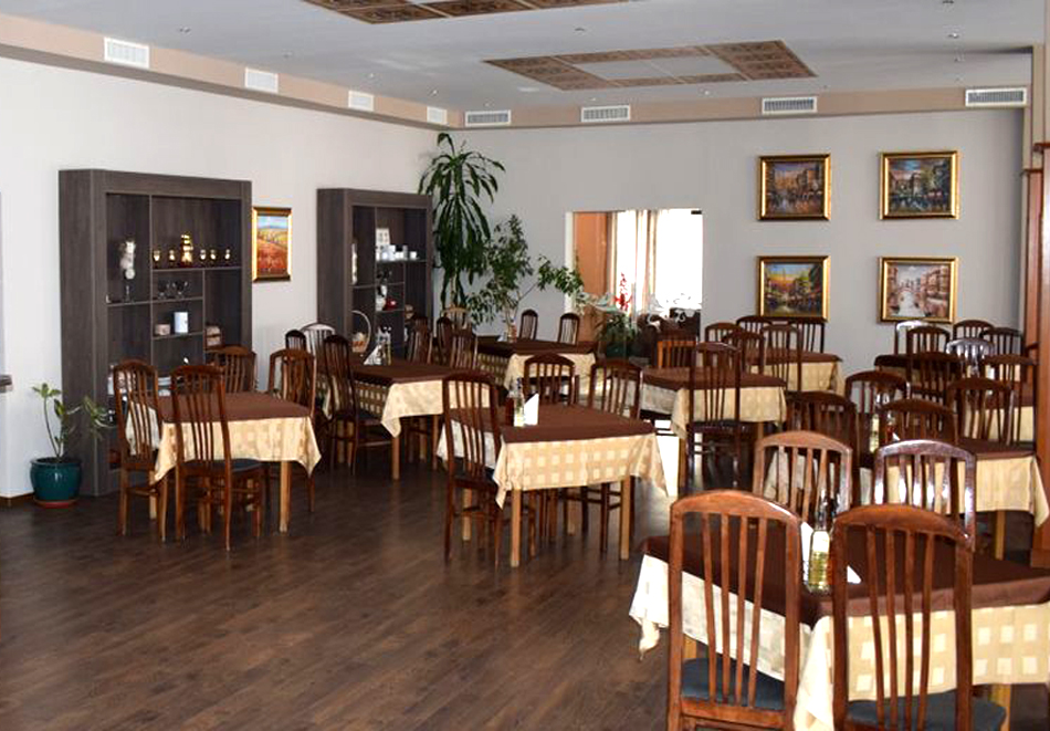 Почивка в Балнеохотел Роза, Стрелча!  5 или 10 нощувки на човек със закуски, обеди и вечери + 2 вътрешни минерални басейна + медицински преглед и 2 или 3 процедури на ден, снимка 18