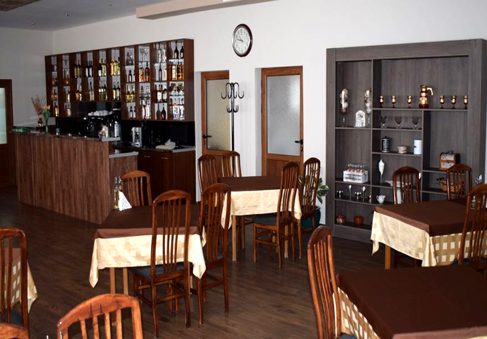 Почивка в Балнеохотел Роза, Стрелча!  5 или 10 нощувки на човек със закуски, обеди и вечери + 2 вътрешни минерални басейна + медицински преглед и 2 или 3 процедури на ден, снимка 19