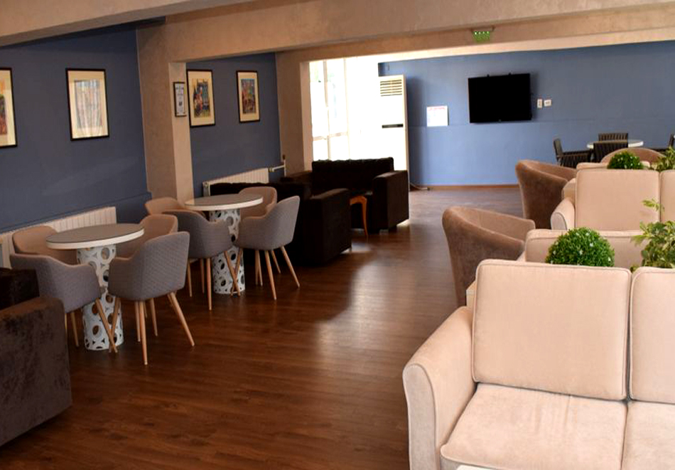 Почивка в Балнеохотел Роза, Стрелча!  5 или 10 нощувки на човек със закуски, обеди и вечери + 2 вътрешни минерални басейна + медицински преглед и 2 или 3 процедури на ден, снимка 4