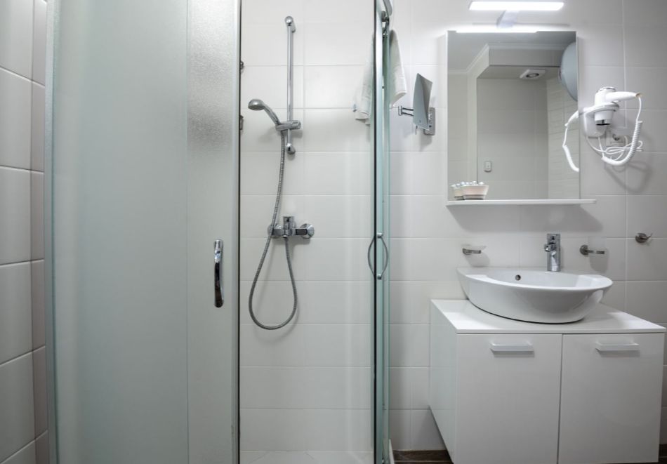 Свети Валентин в Балчик: 2 нощувки за двама със закуски и вечери, едната романтична + релакс зона от Комплекс Самара, снимка 17