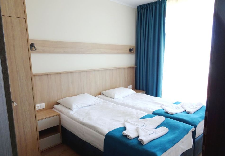 Свети Валентин в Балчик: 2 нощувки за двама със закуски и вечери, едната романтична + релакс зона от Комплекс Самара, снимка 13