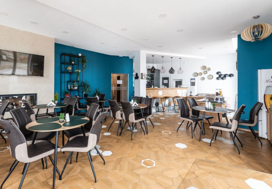 Свети Валентин в Балчик: 2 нощувки за двама със закуски и вечери, едната романтична + релакс зона от Комплекс Самара, снимка 16