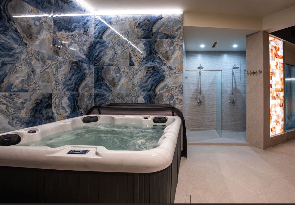 Свети Валентин в Балчик: 2 нощувки за двама със закуски и вечери, едната романтична + релакс зона от Комплекс Самара, снимка 6