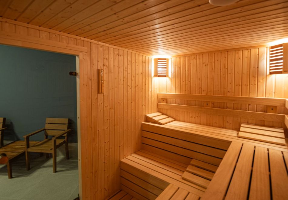 Свети Валентин в Балчик: 2 нощувки за двама със закуски и вечери, едната романтична + релакс зона от Комплекс Самара, снимка 7