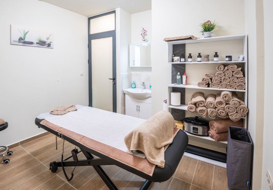 Свети Валентин в Балчик: 2 нощувки за двама със закуски и вечери, едната романтична + релакс зона от Комплекс Самара, снимка 9