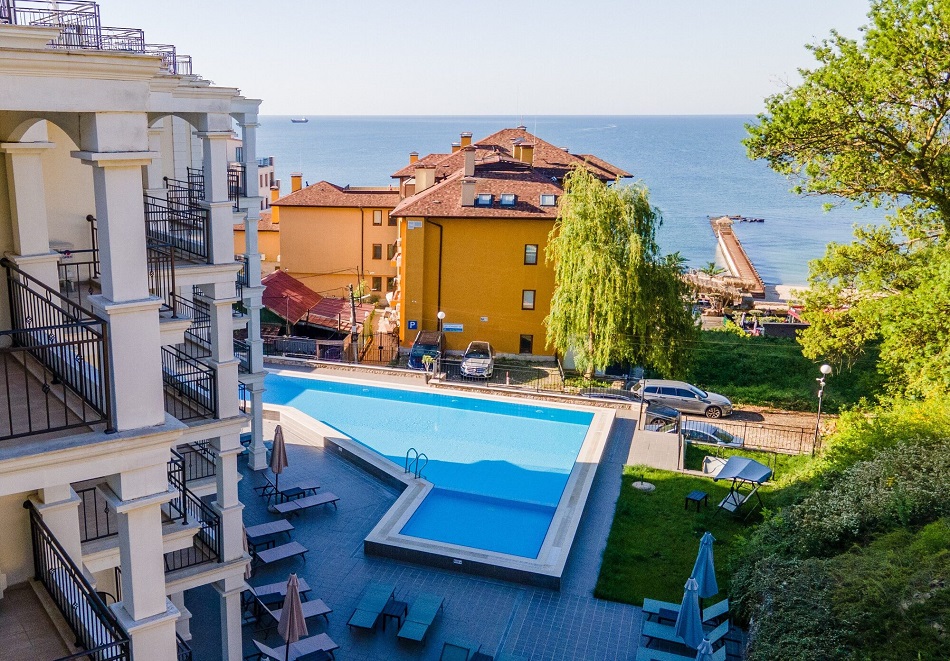 Свети Валентин в Балчик: 2 нощувки за двама със закуски и вечери, едната романтична + релакс зона от Комплекс Самара, снимка 5