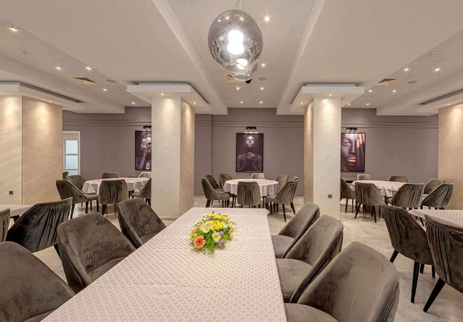 8-ми март в Габрово: 1 или 2 нощувки за двама със закуски и празнична вечеря в хотел Балкан, снимка 12