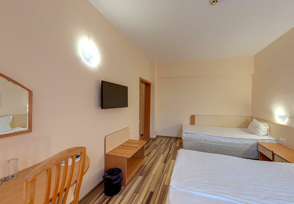 8-ми март в Габрово: 1 или 2 нощувки за двама със закуски и празнична вечеря в хотел Балкан, снимка 8