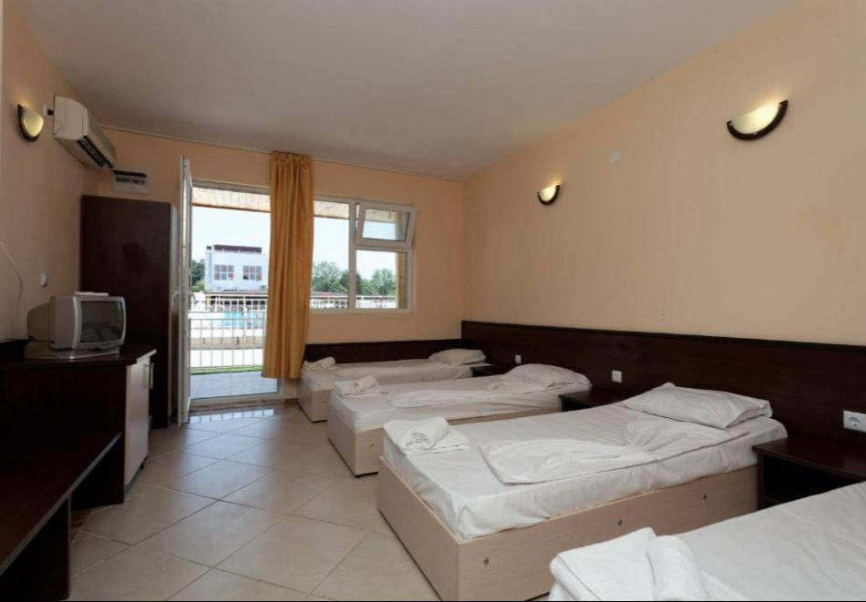 Летен релакс в Шкорпиловци: Нощувка с възможност за закуска и вечеря, от МДЛ Морски дюни, снимка 8