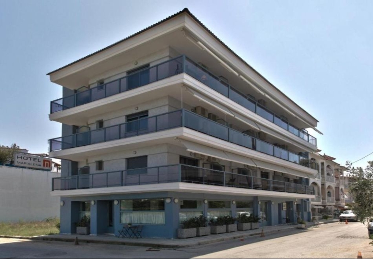 На метри от плажа в Коринос, Гърция: Нощувка на човек със закуска в Marialena Hotel, снимка 2