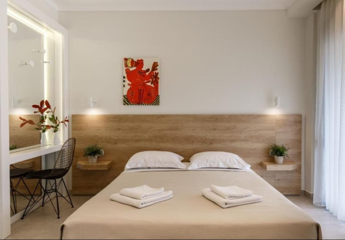 На метри от плажа в Коринос, Гърция: Нощувка на човек със закуска в Marialena Hotel, снимка 11