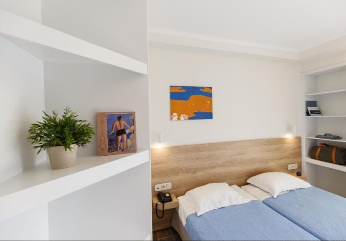 На метри от плажа в Коринос, Гърция: Нощувка на човек със закуска в Marialena Hotel, снимка 8