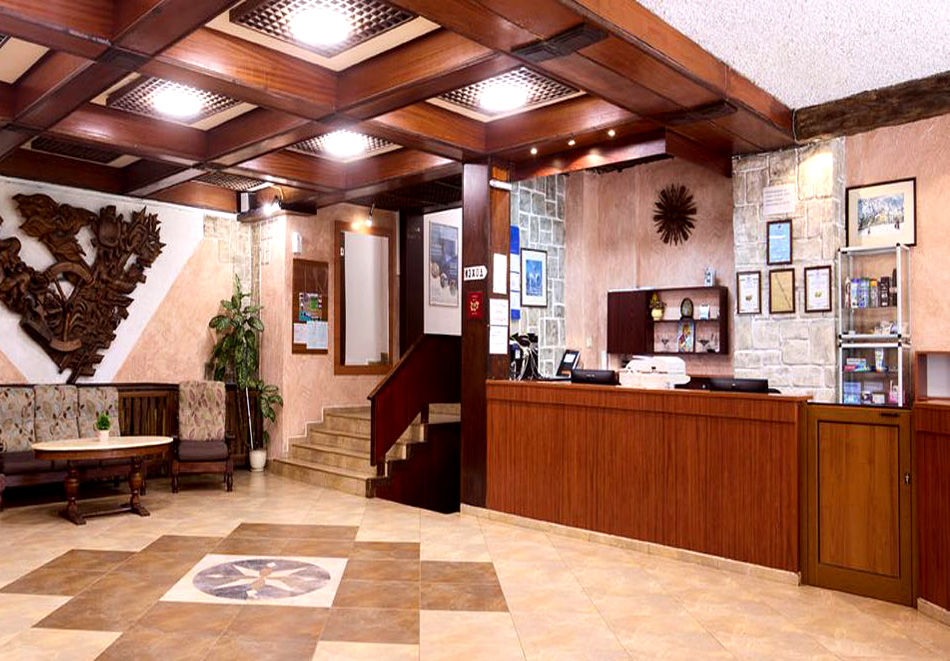 Почивка в Балнеохотел Констанция, Костенец: Нощувка на човек и възможност за закуска, обяд и вечеря + вътрешен минерален басейн, снимка 10